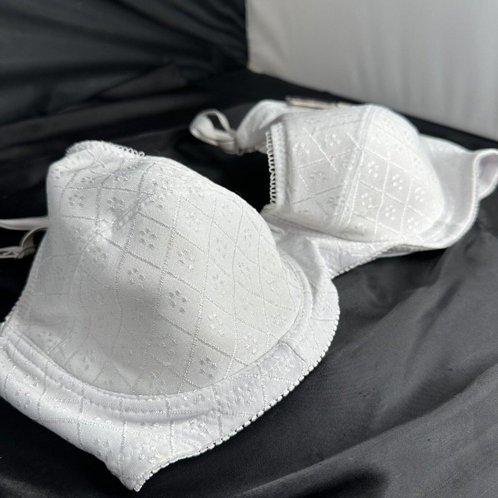 Mamia Lingerie White Bra Intimates Lace bow Embroidery Details Adjustable 40D - Picture 2 of 12